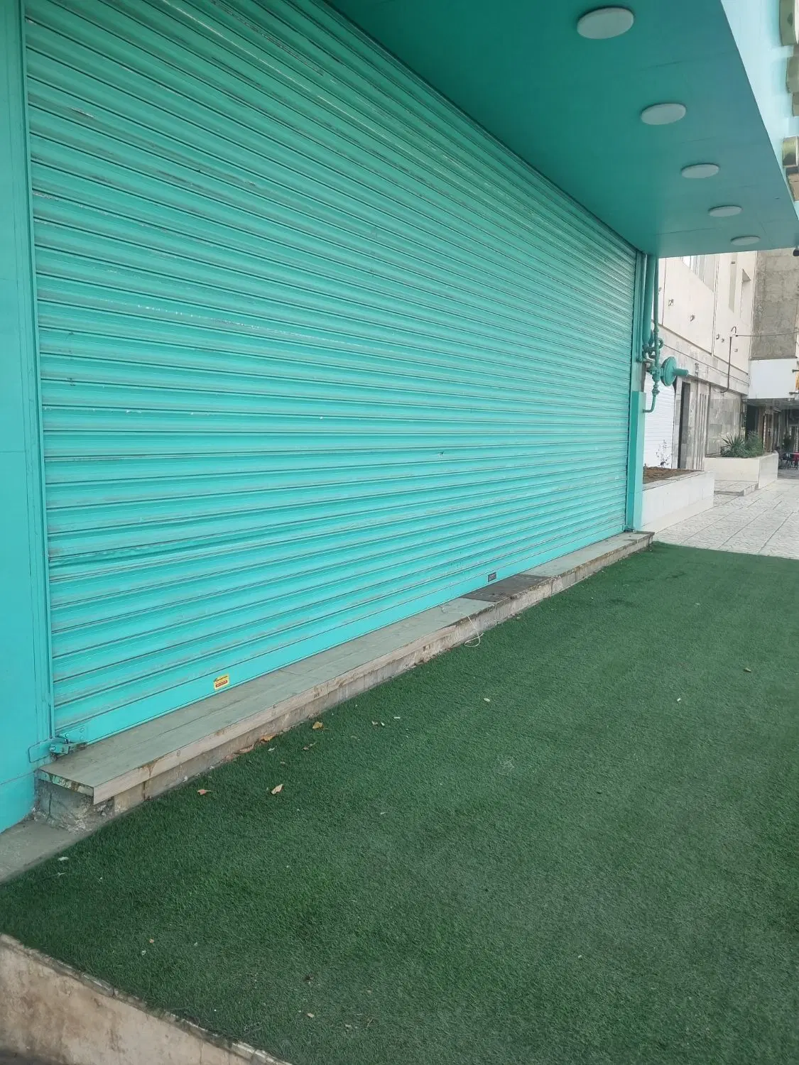 رهن و اجاره مغازه ۲۵۰ متری