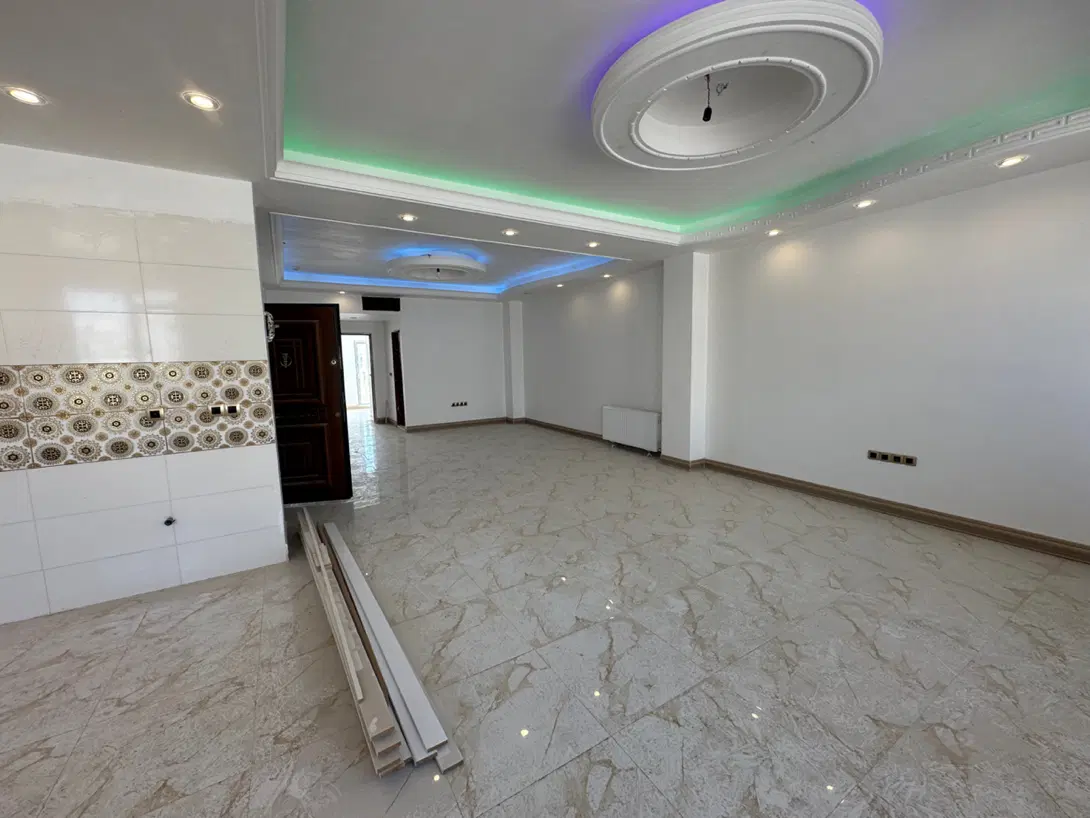 ۱۳۰مترویلایی طبقه اول فاز۵ کف قیمت