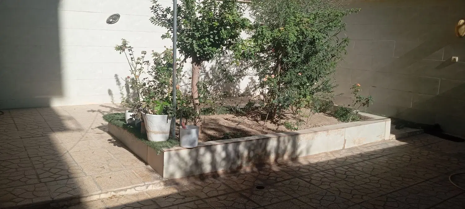 ساختمان ویلایی دو طبقه بازسازی شده
