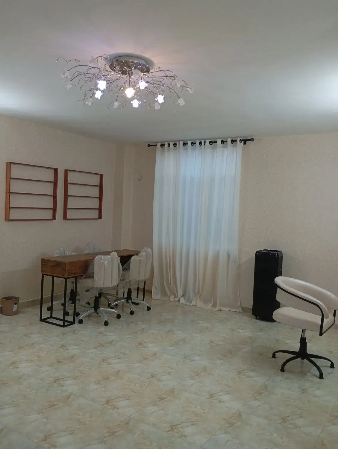 اجاره میز ناخن و آینه سالن زیبایی