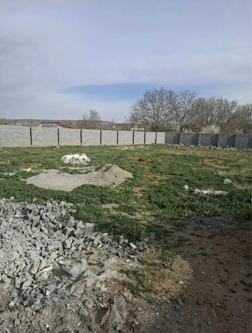 زمین در هشتگرد