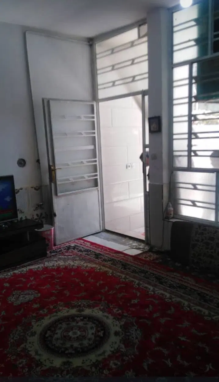 منزل طبقه پایین  دو خواب ماشین رو