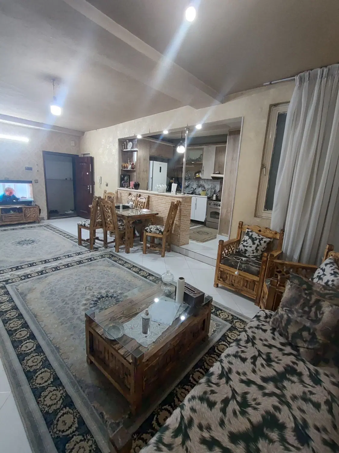 اپارتمان 95 متری +2 خواب فول امکانات + 20 م حیاط