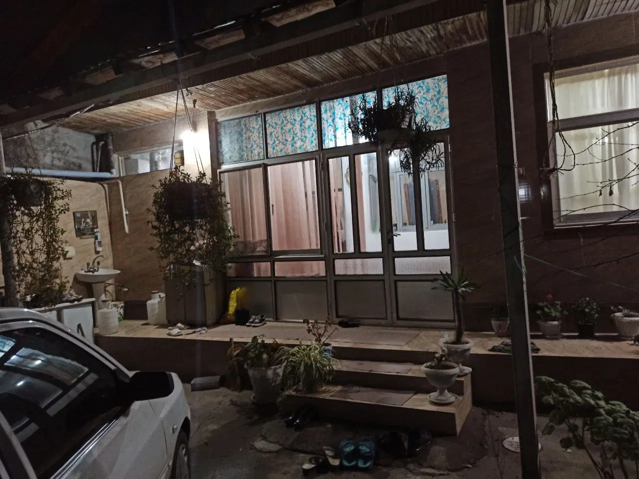 فروش خونه ۲۴۰ متری بر خیابان