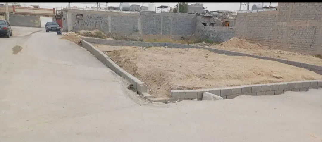 زمین در دهقائد