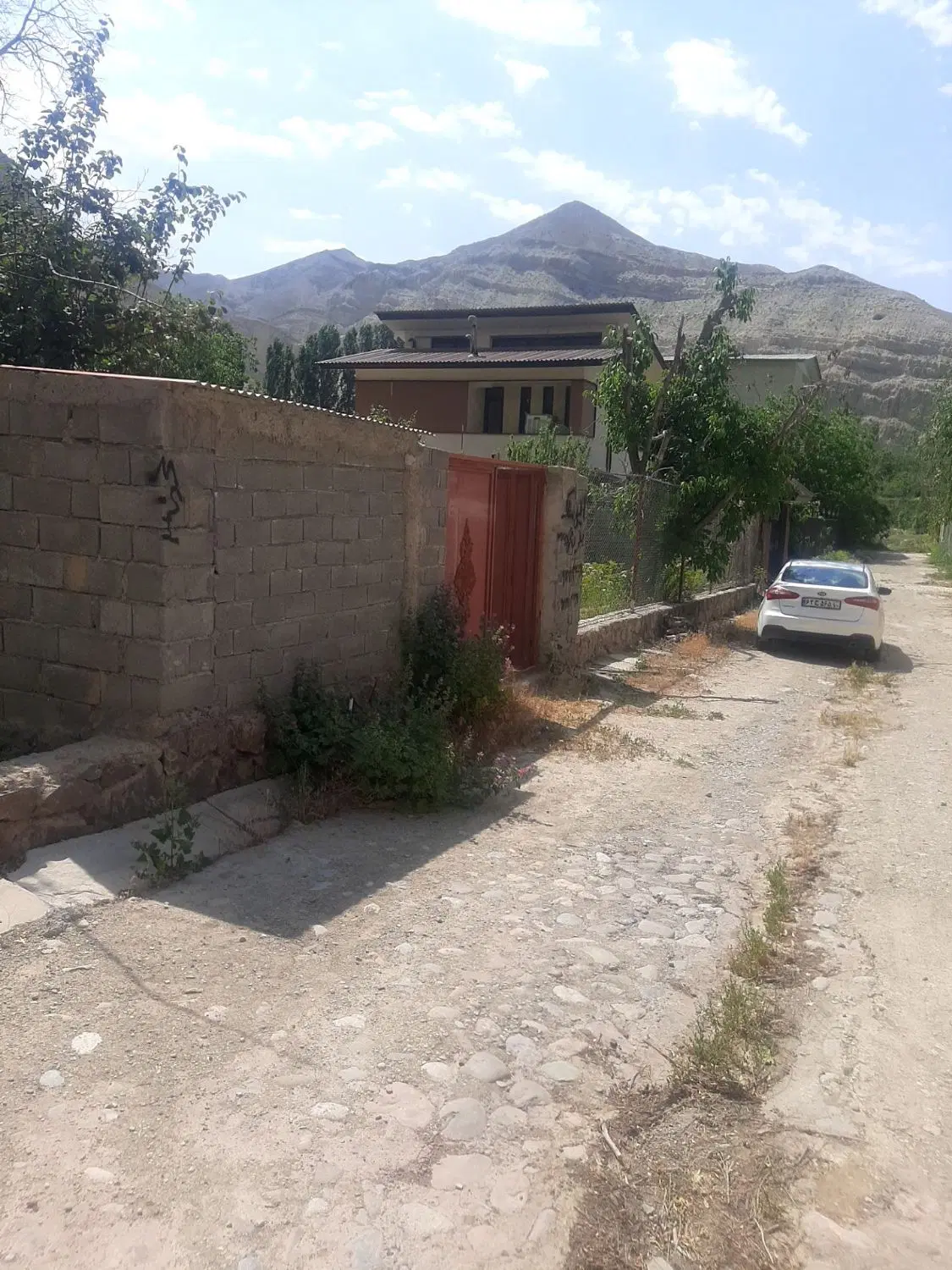 باغچه در شهرک بر جاده (زرین دشت)