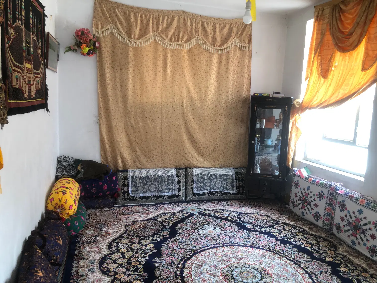 ویلایی دونبش دوطبقه جمهوری ۹ نبش چهار راه اول
