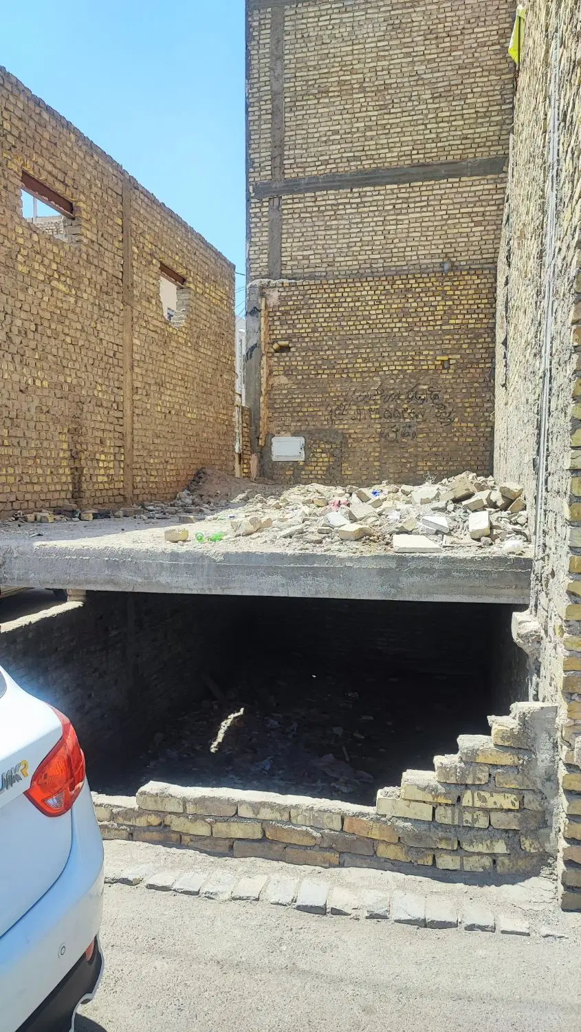 زمین تجاری نیمه ساز