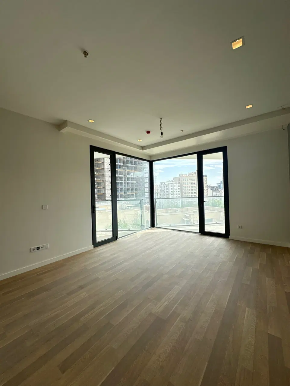 ۱۲۰ متر ۲ خواب تک واحدی تاپ لوکیشن