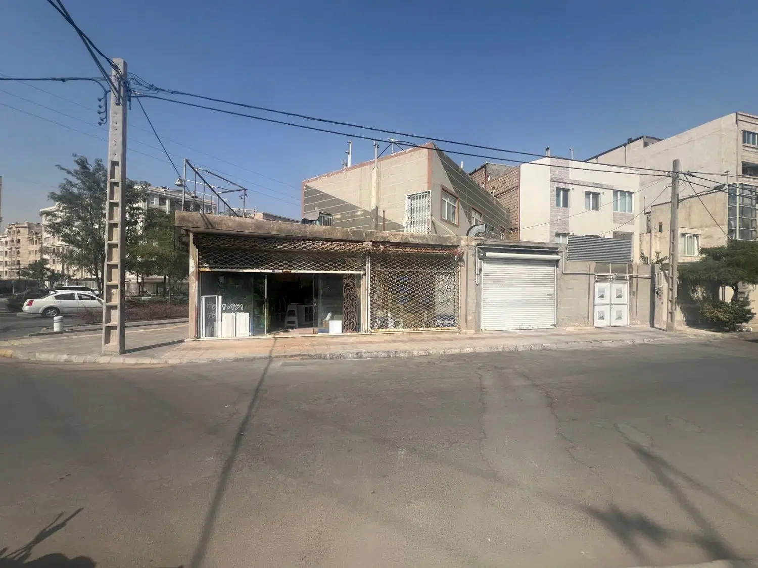 ۲۵۰ متر ویلایی ۳ نبش، ۴۵ متر تجاری دائم
