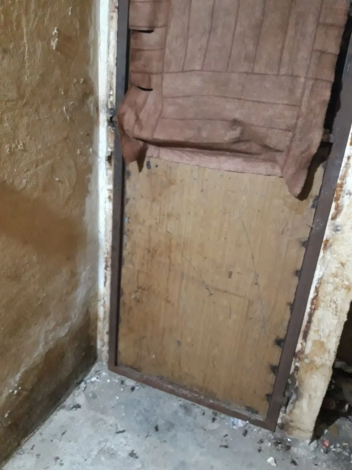 مناسب کارگاه انباراتاق مجردی میباشد.