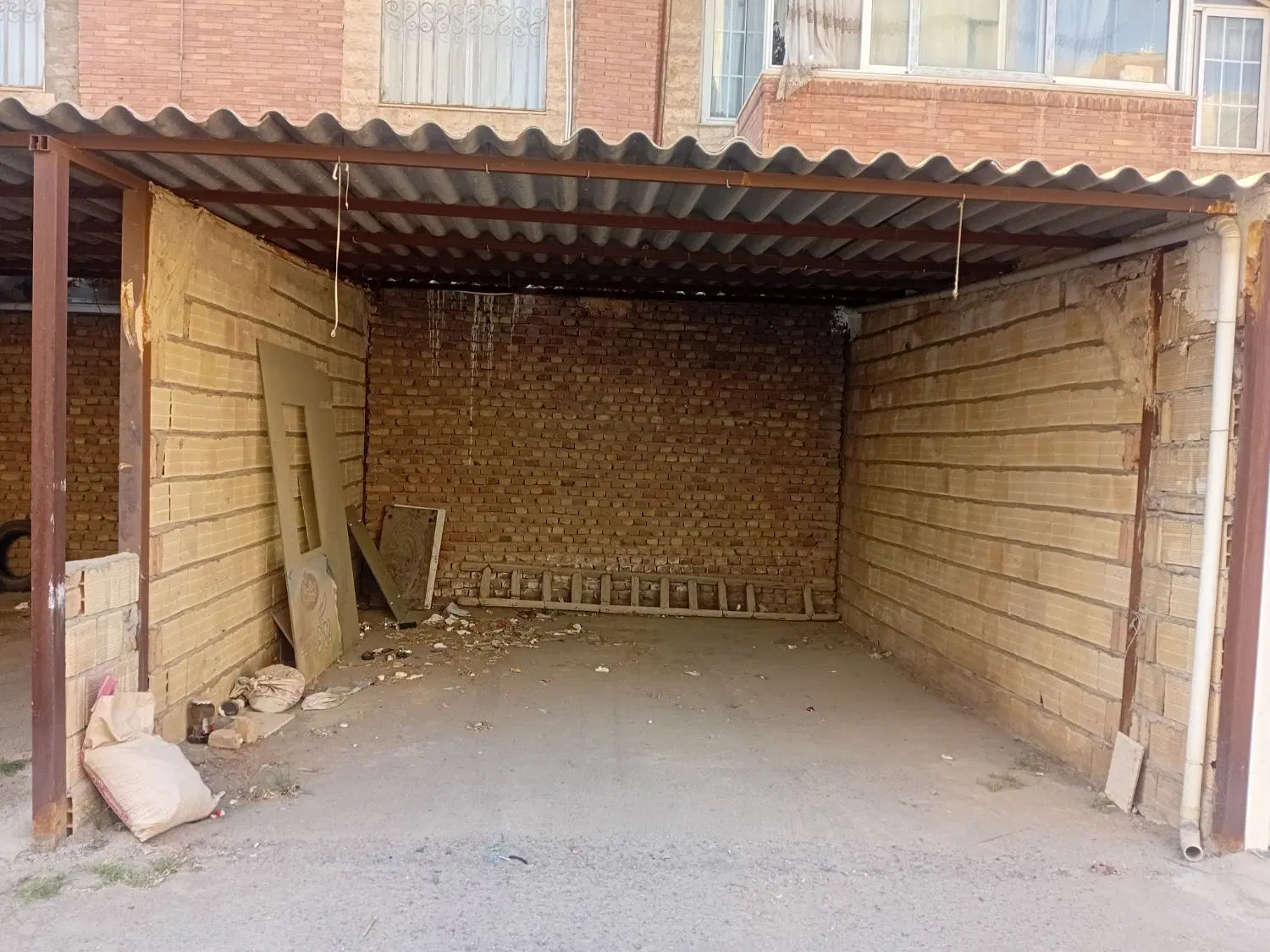 اجاره پارکینگ دربستی