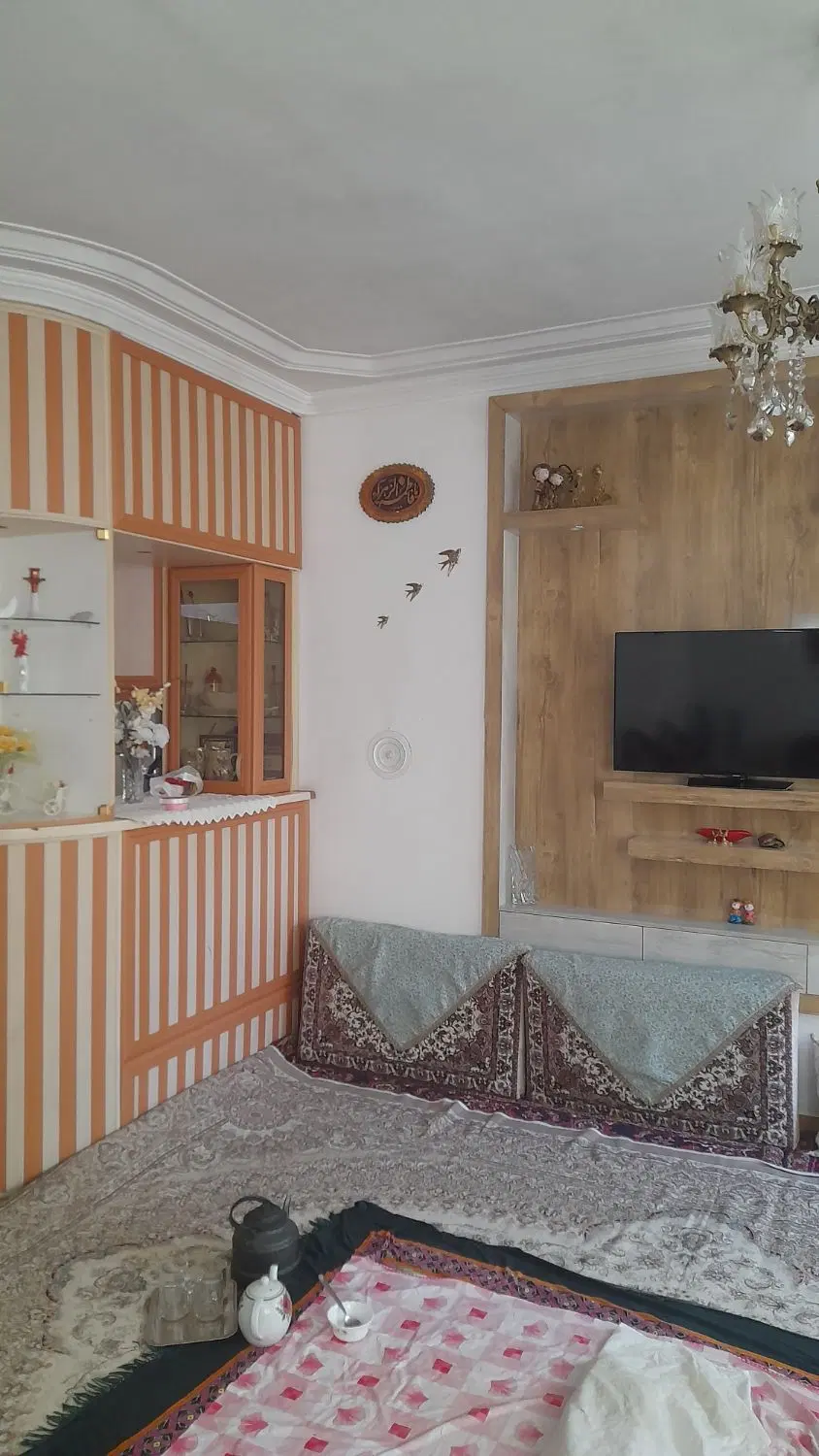 حیاط جنوبی خیابان ورزش