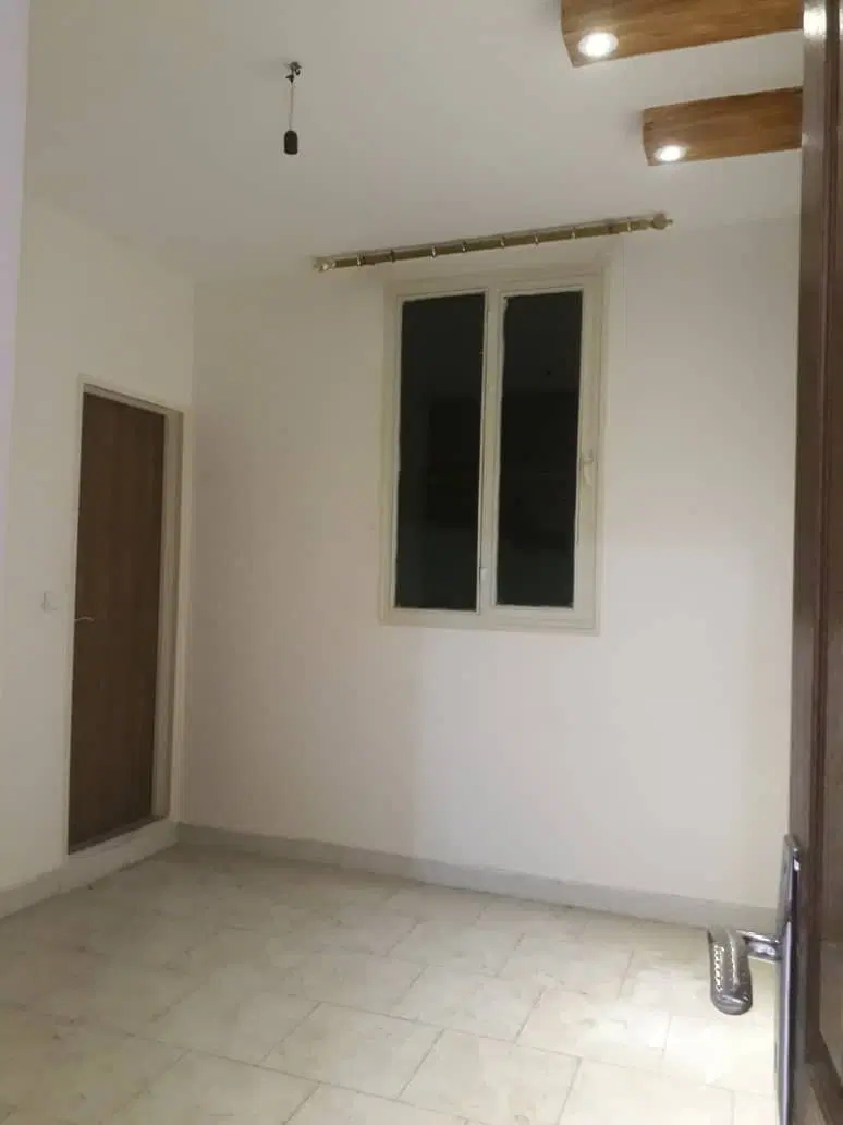 30 متر مغازه کاسبی با سرویس بهداشتی 3 میلیارد 300