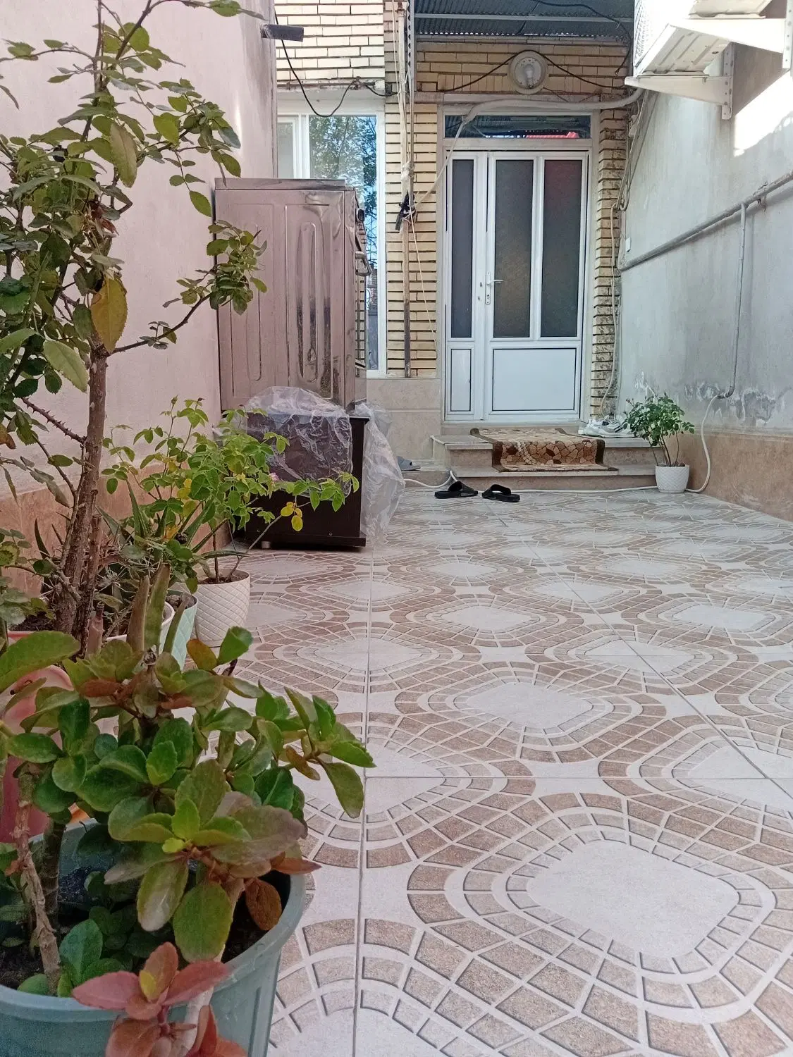 خانه ۱۰۸ متری گلنگی