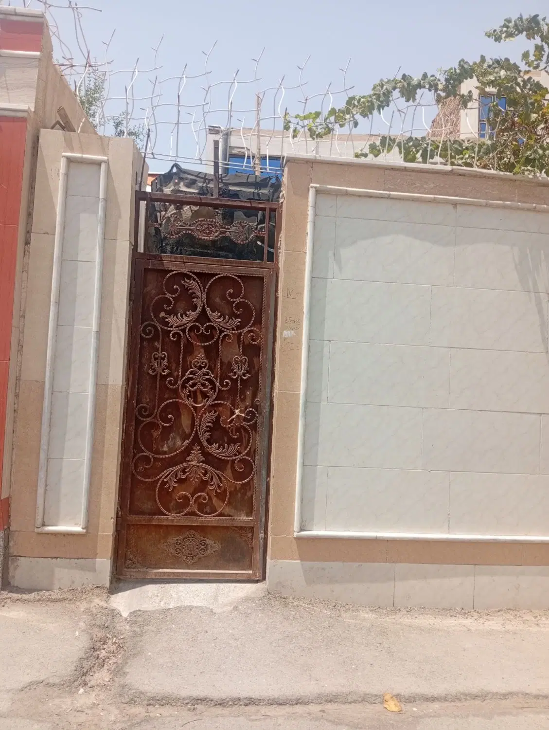 خانه در آزادی 20 داروخانه ولیعصر