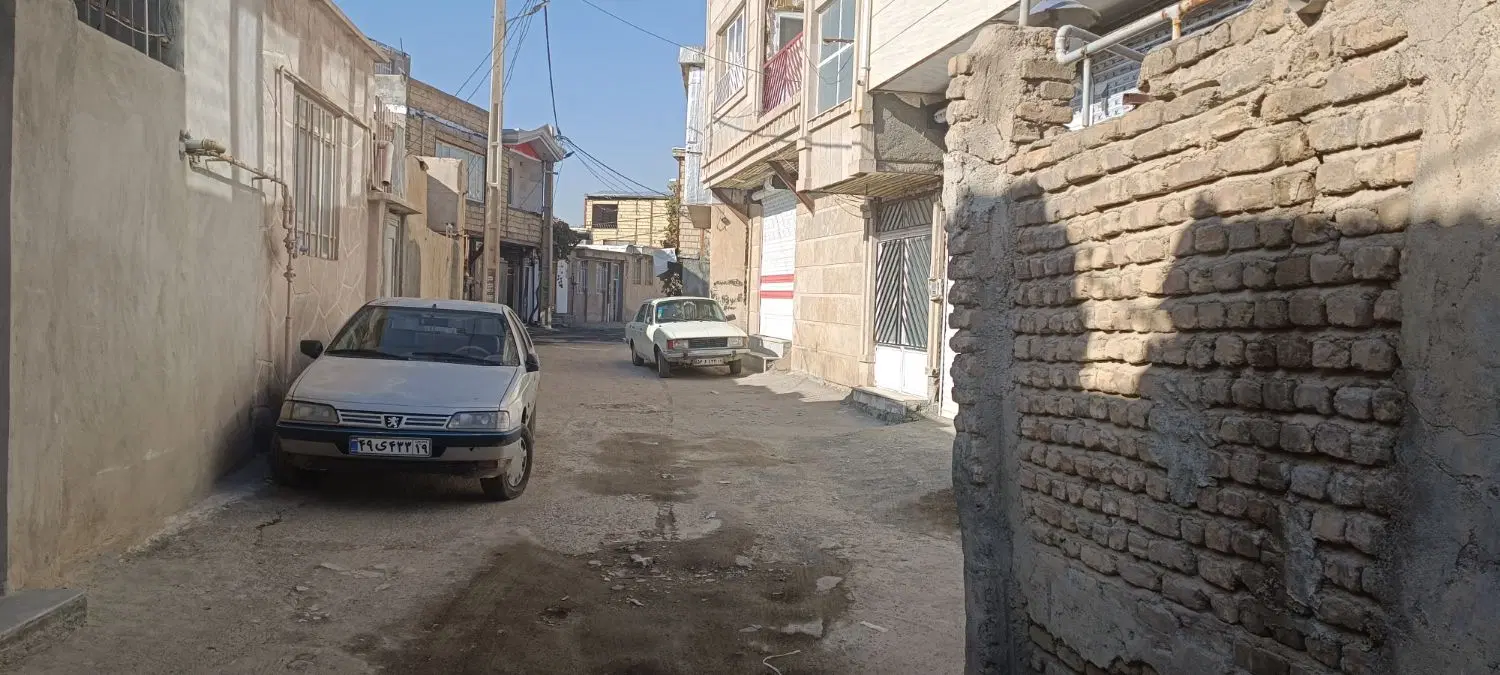 خانه کلنگی تیر چوبی ۸۵ متری باغ ابریشم