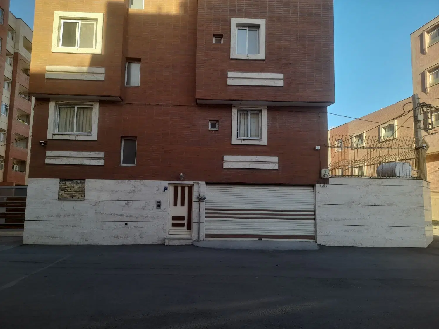 منزل ۳طبقه دونبش