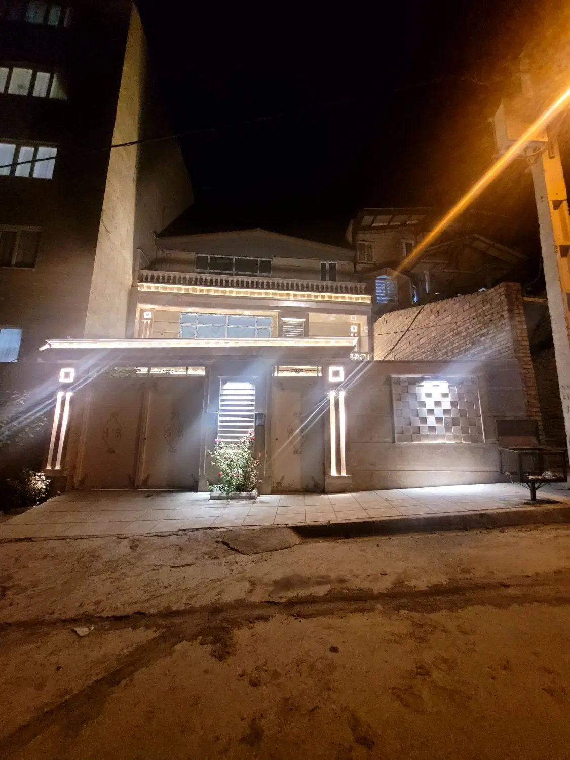 خانه انعام کوچه ۸