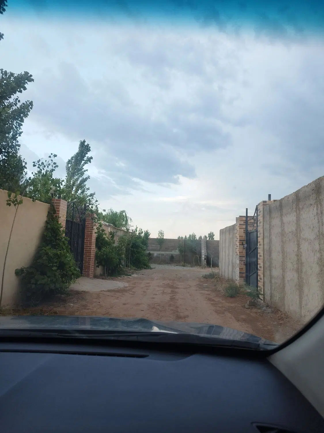 زمینی چهار دیواری