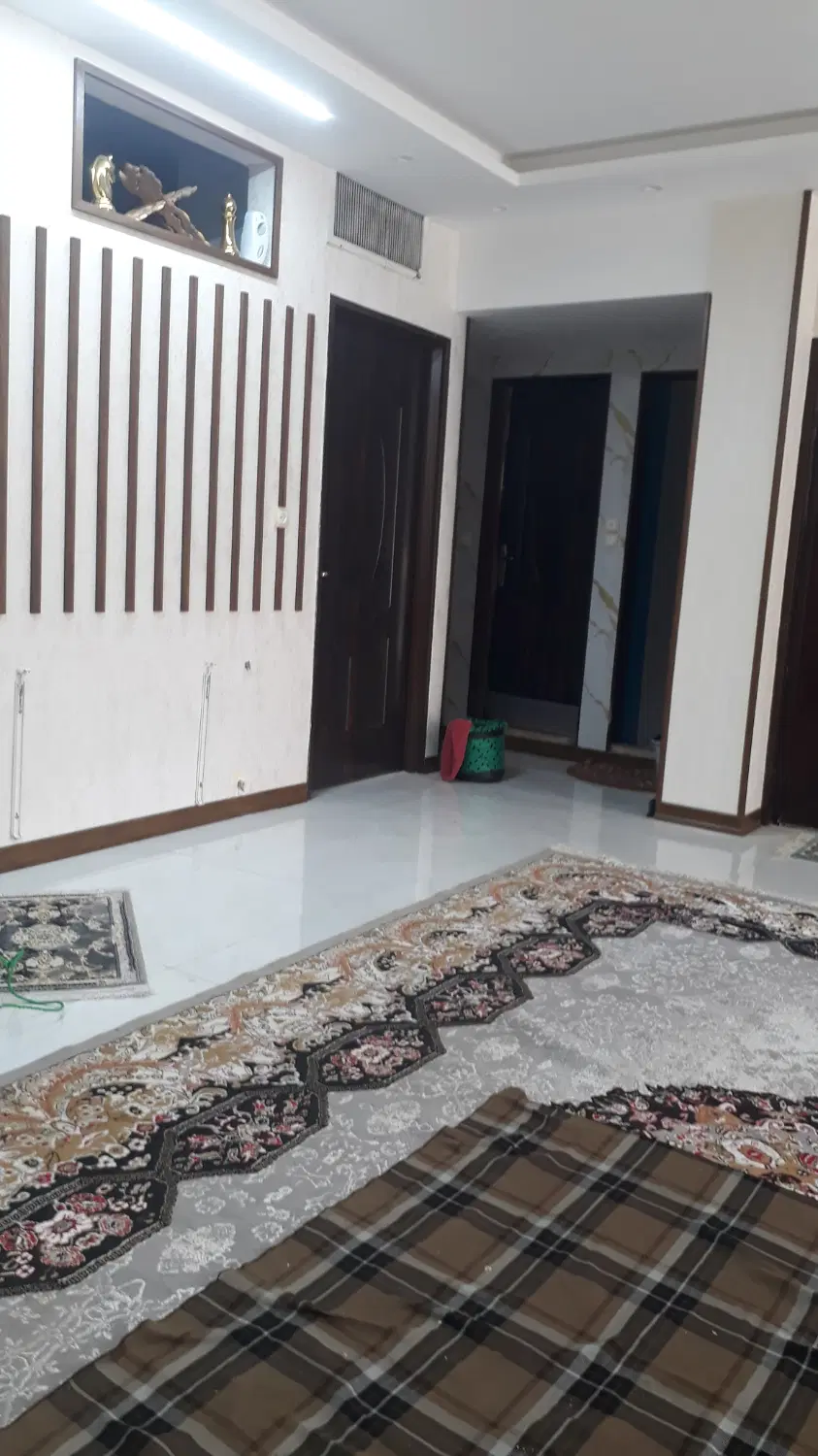 آپارتمان 2خواب حیاط دار . مجزا