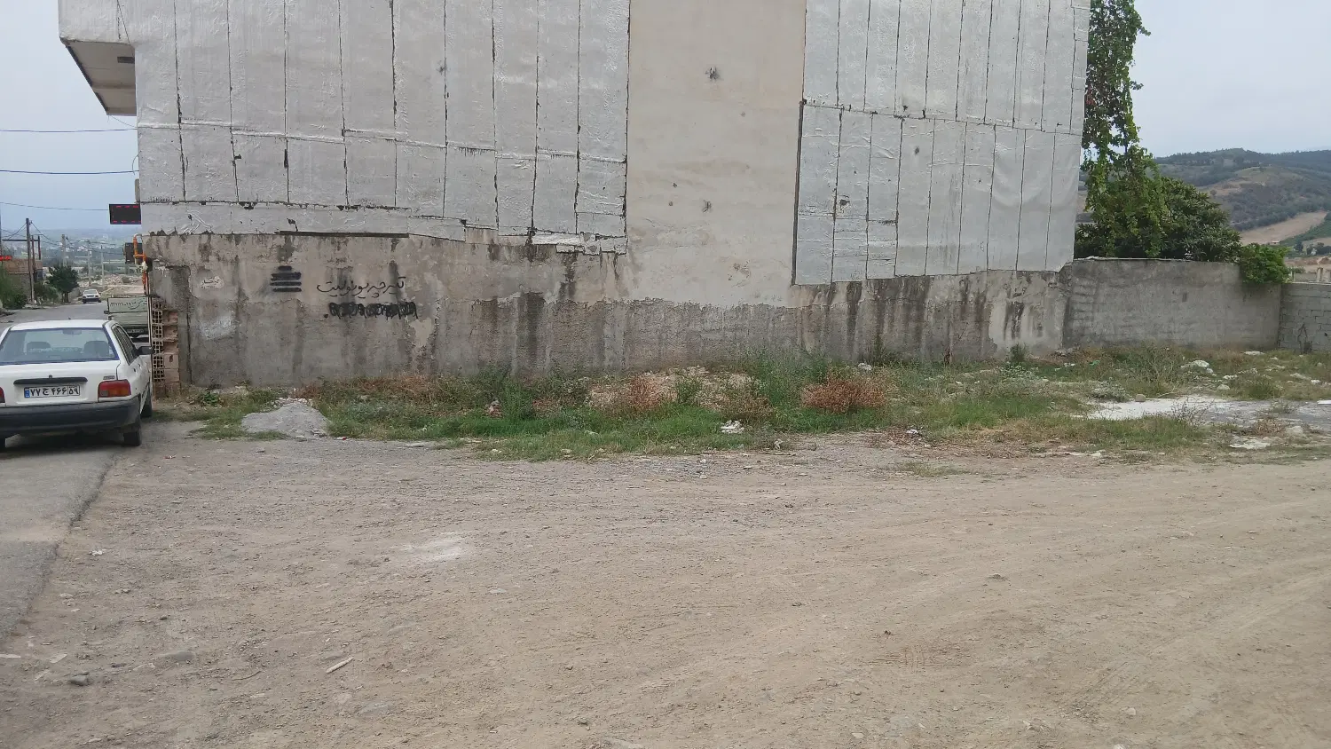 زمین فروشی