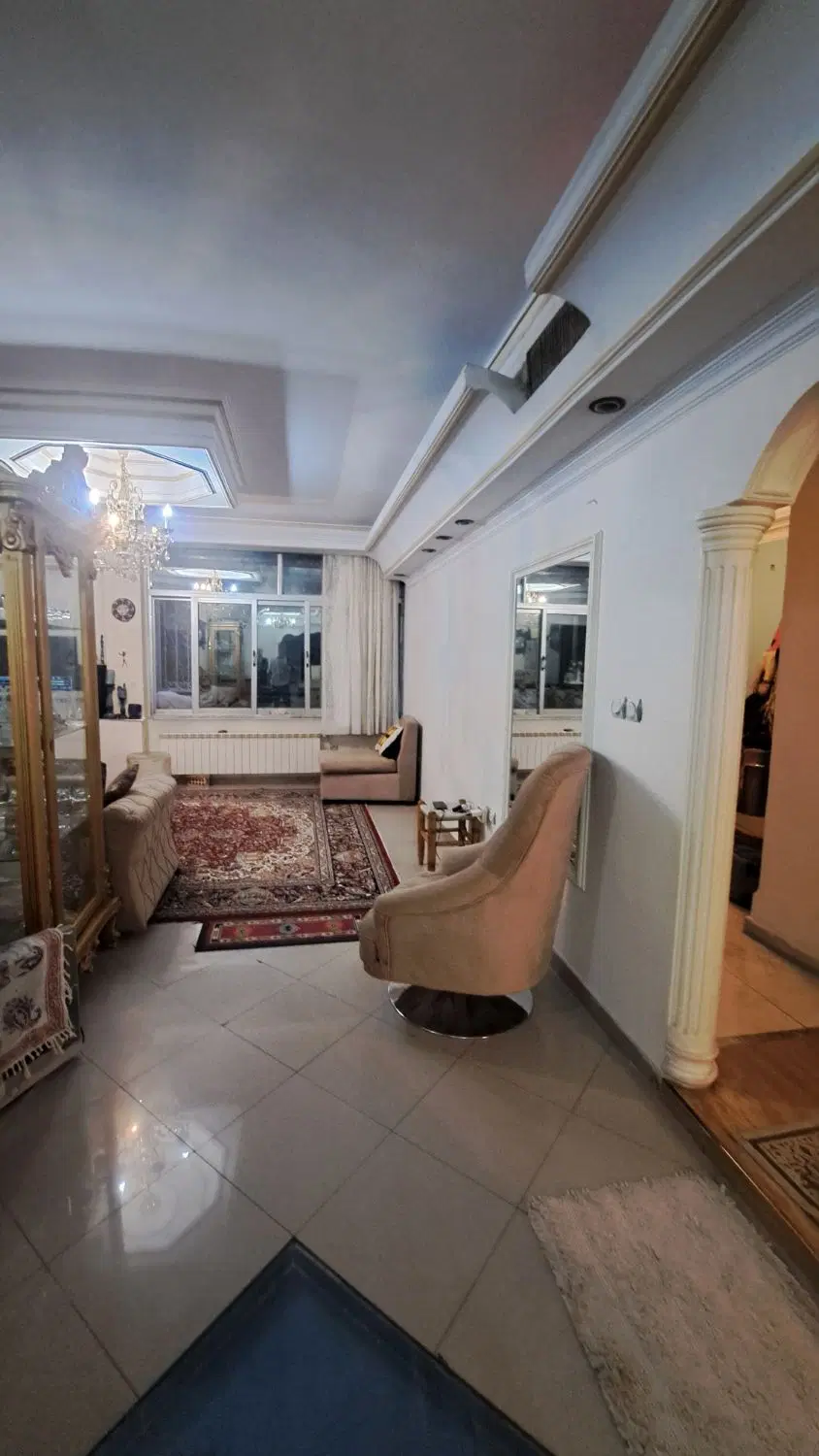 ۹۳متر ۲ خواب  فول  مناسب سرمایه‌گذاری