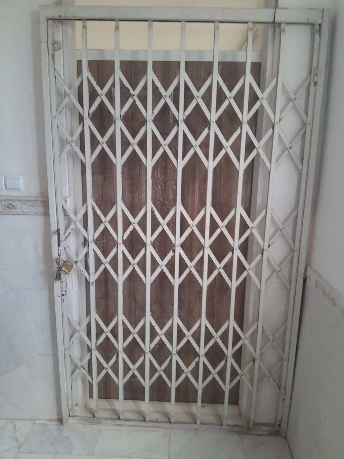 واحد اپارتمان اجاره در روستای چسبیده به تویسرکان