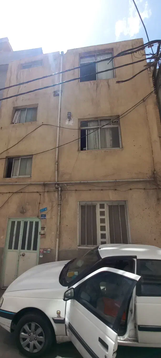 ۸۵متر کلنگی در۳طبقه قابل سکونت درفلاح
