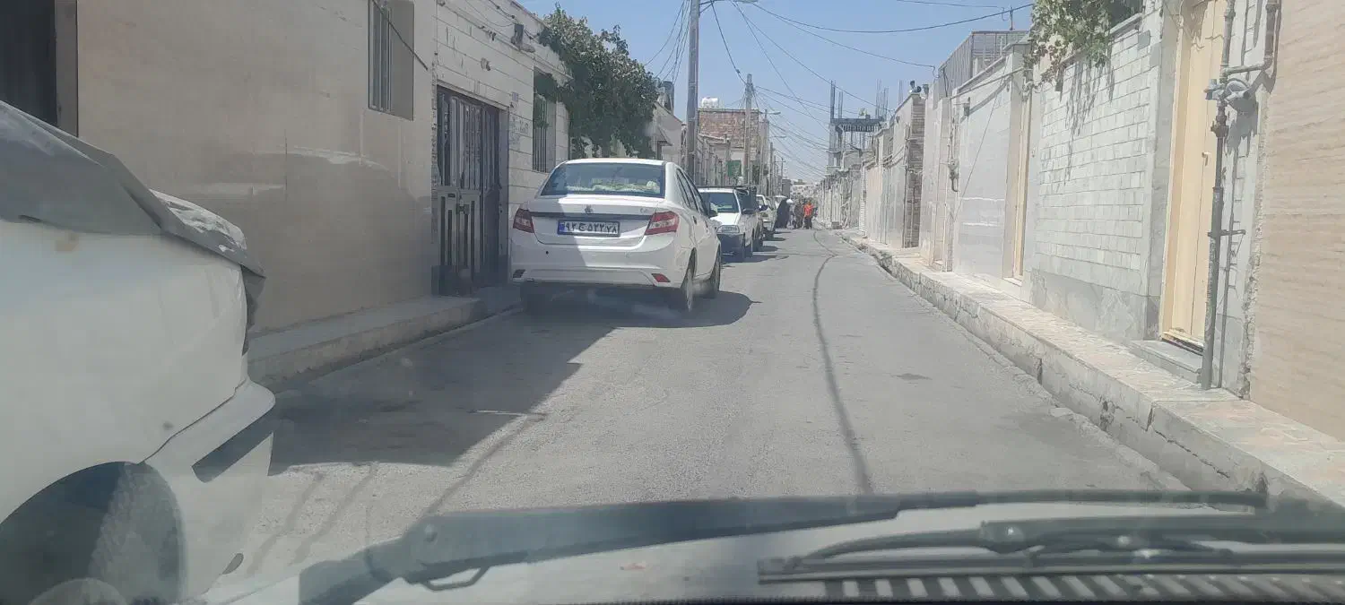 خانه کلنگی ۱۳۰ متری بر ۶ کوچه ۶ متری