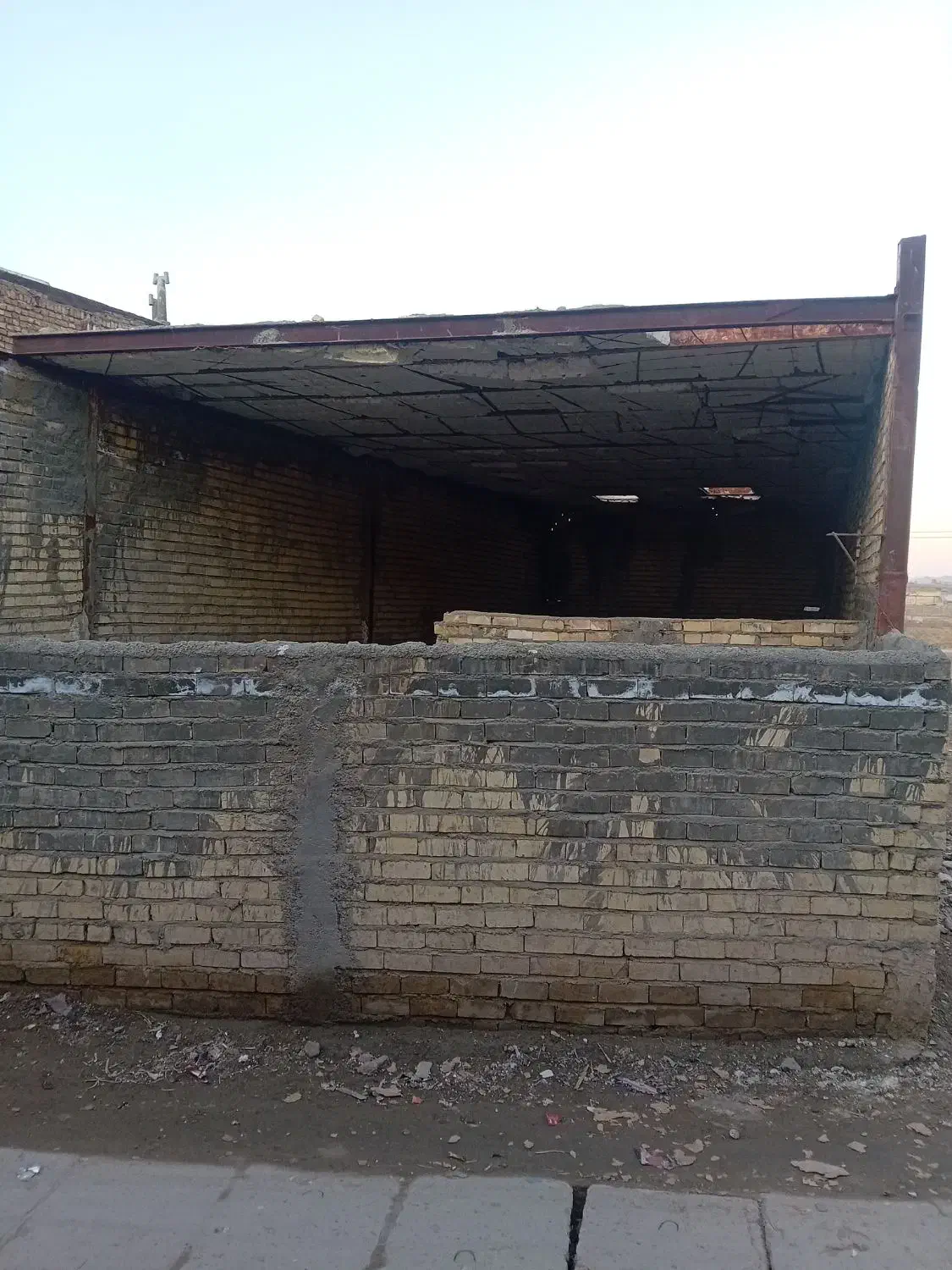 خانه نیمه ساز