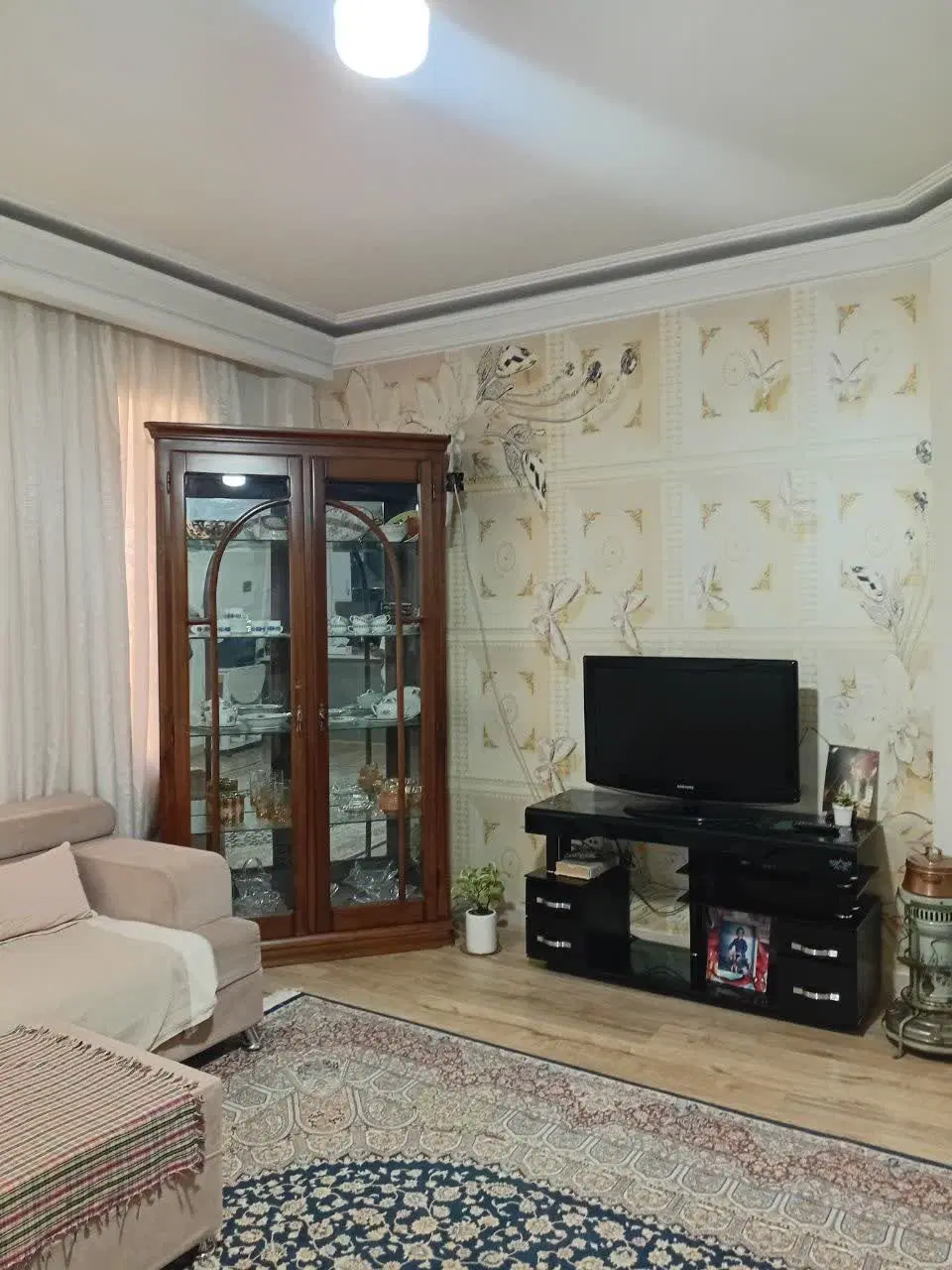 ۶۵ متر ۲ خواب سالن پرده خور