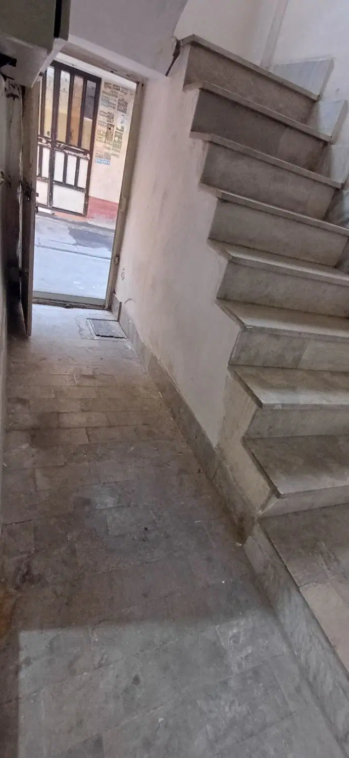 یک باب واحدآپارتمان طبقه همکف
