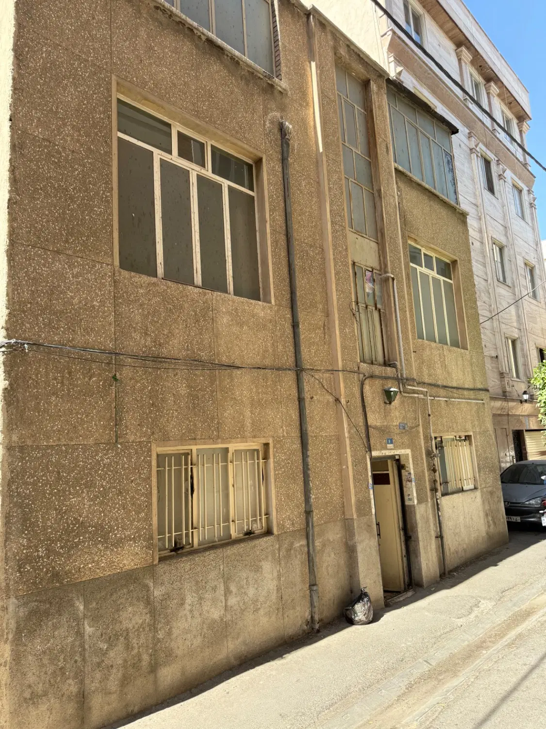 ۱۱۰متر بر۱۰ فروشی