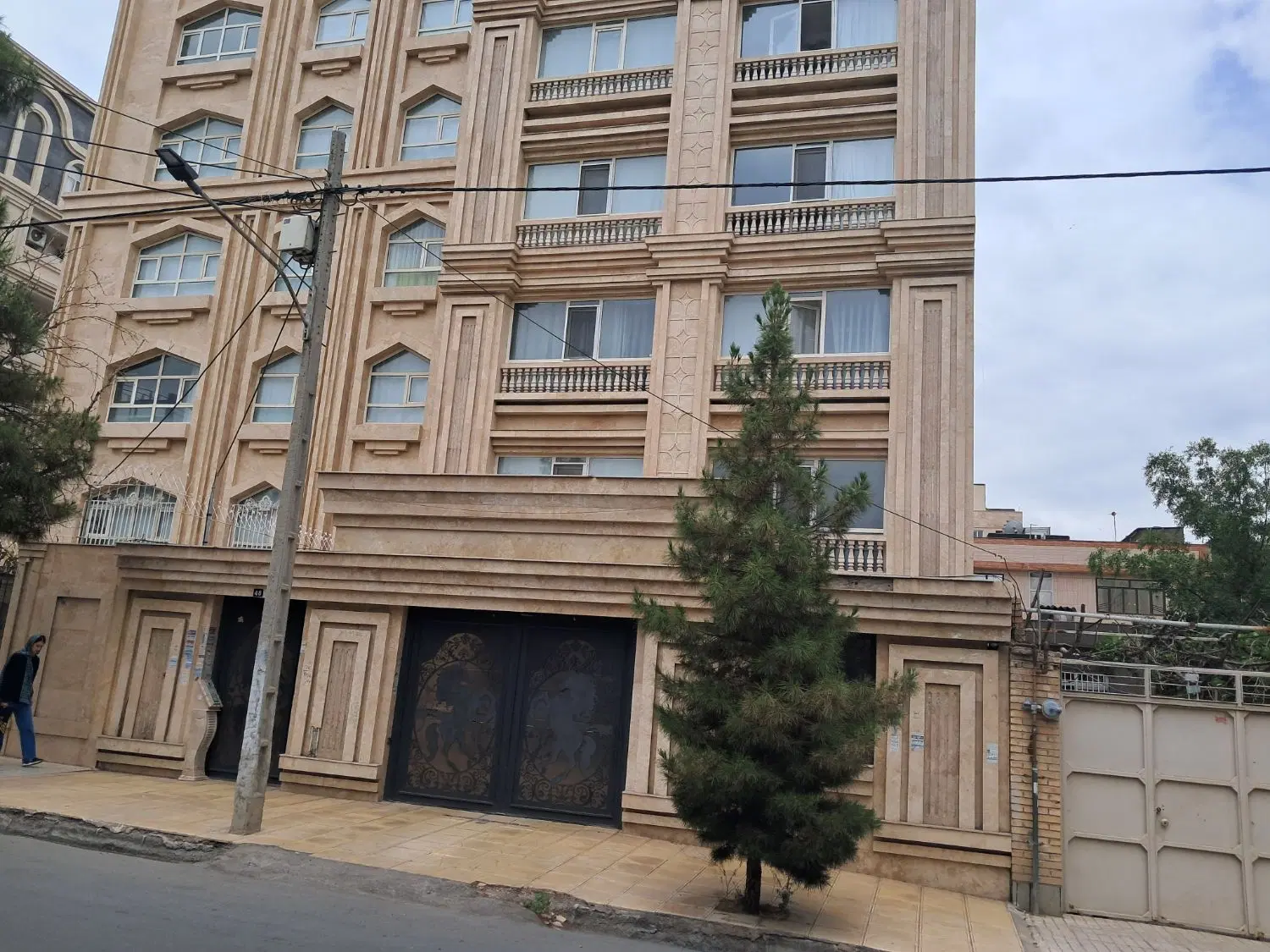 آپارتمان  رهن واجاره ۲۰۰ رهن ۲۰اجاره
