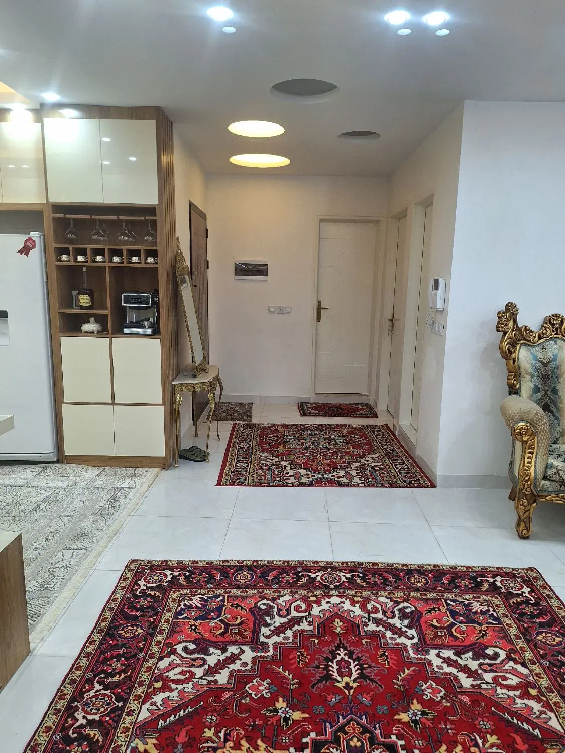 فروش واحد در اندیشه طبقه۳ آسانسوردار تک واحدی