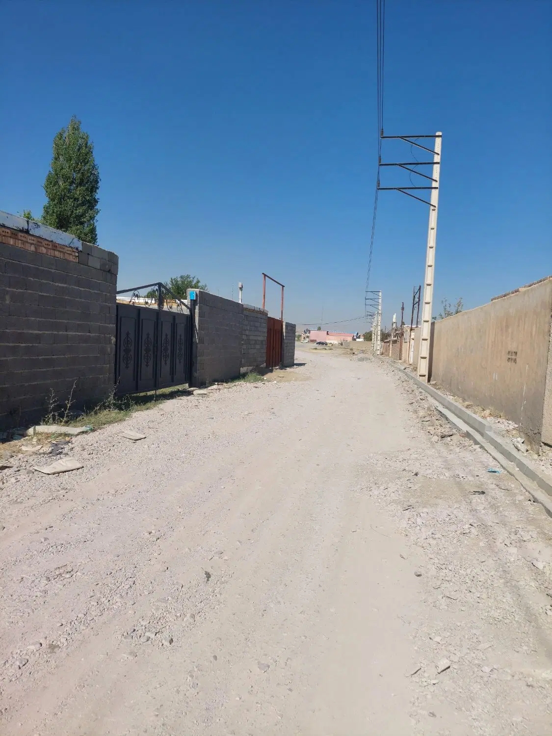 زمین چهار دیواری