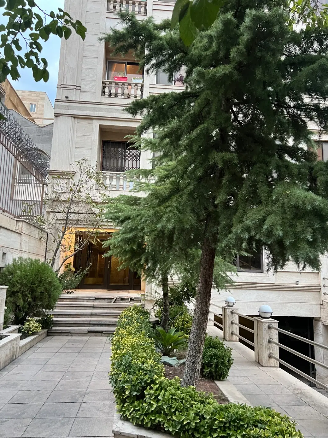 ۶۴ متر فول امکانات