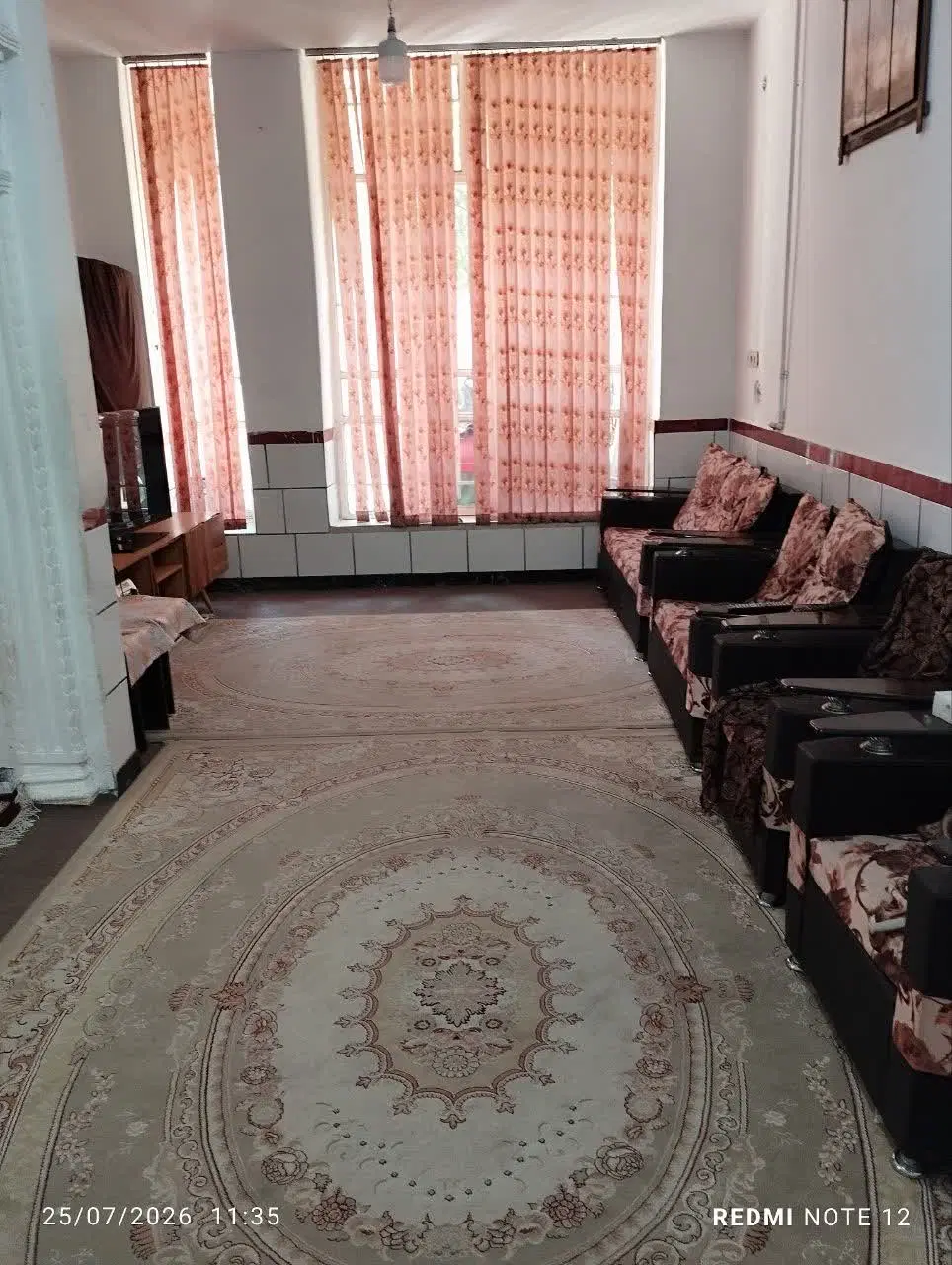 ویلایی در به ساختمان
