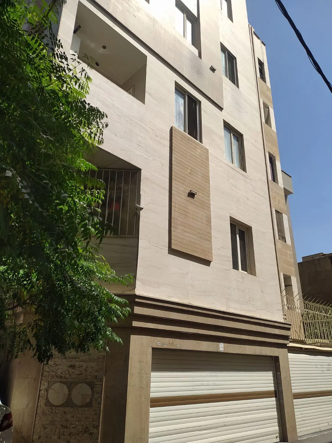 65 متر_ پارکینگ دار_ طبقه اول_ خیابان کمیل