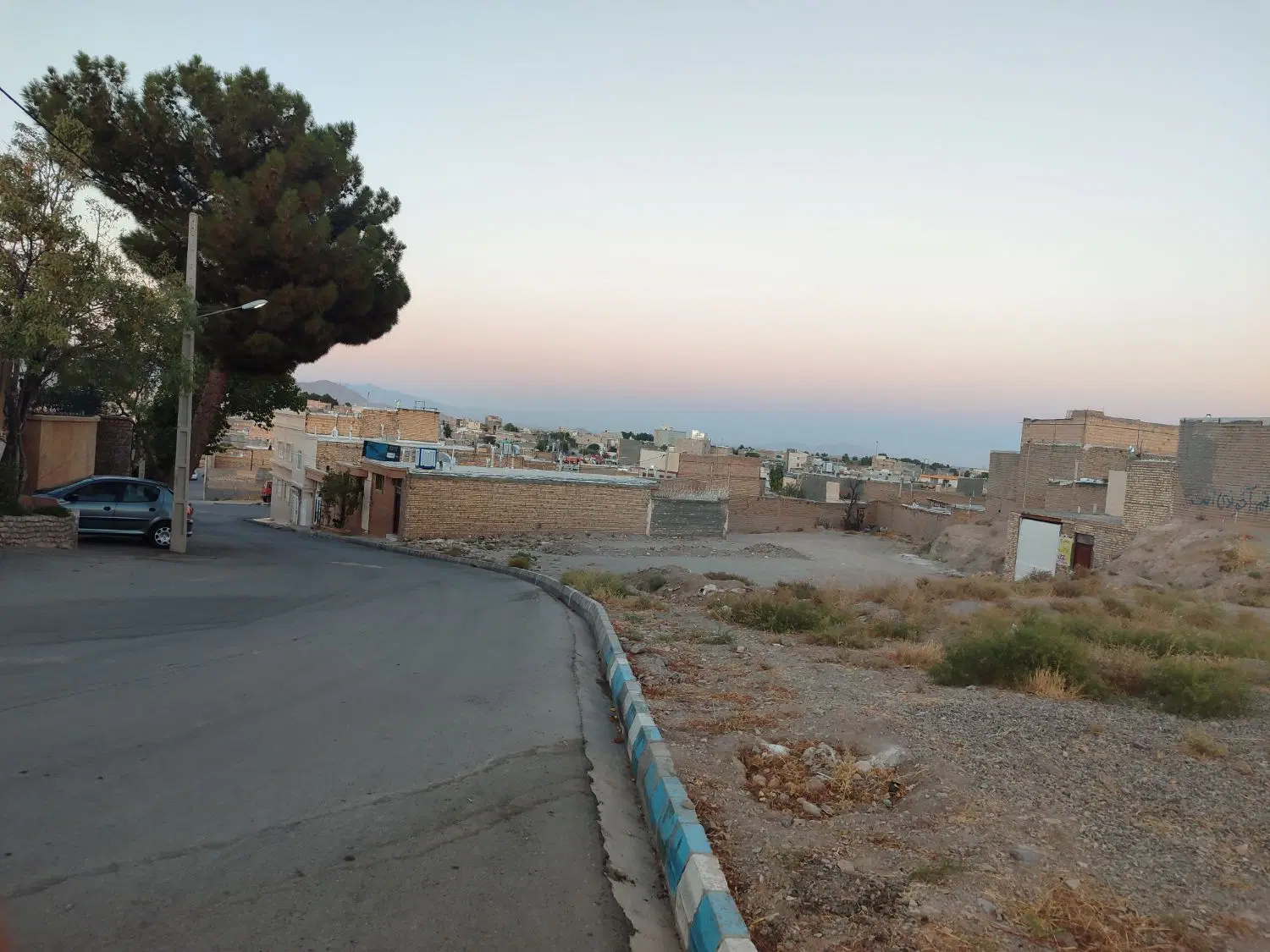 زمین فروشی