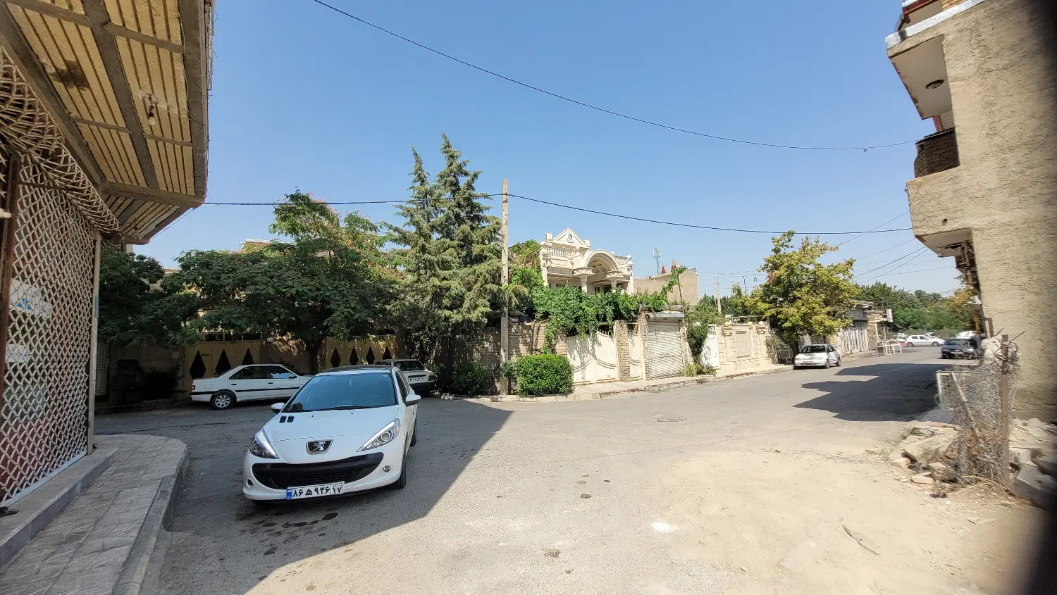 خانه مسکونی پل قویون خیابان باهنر
