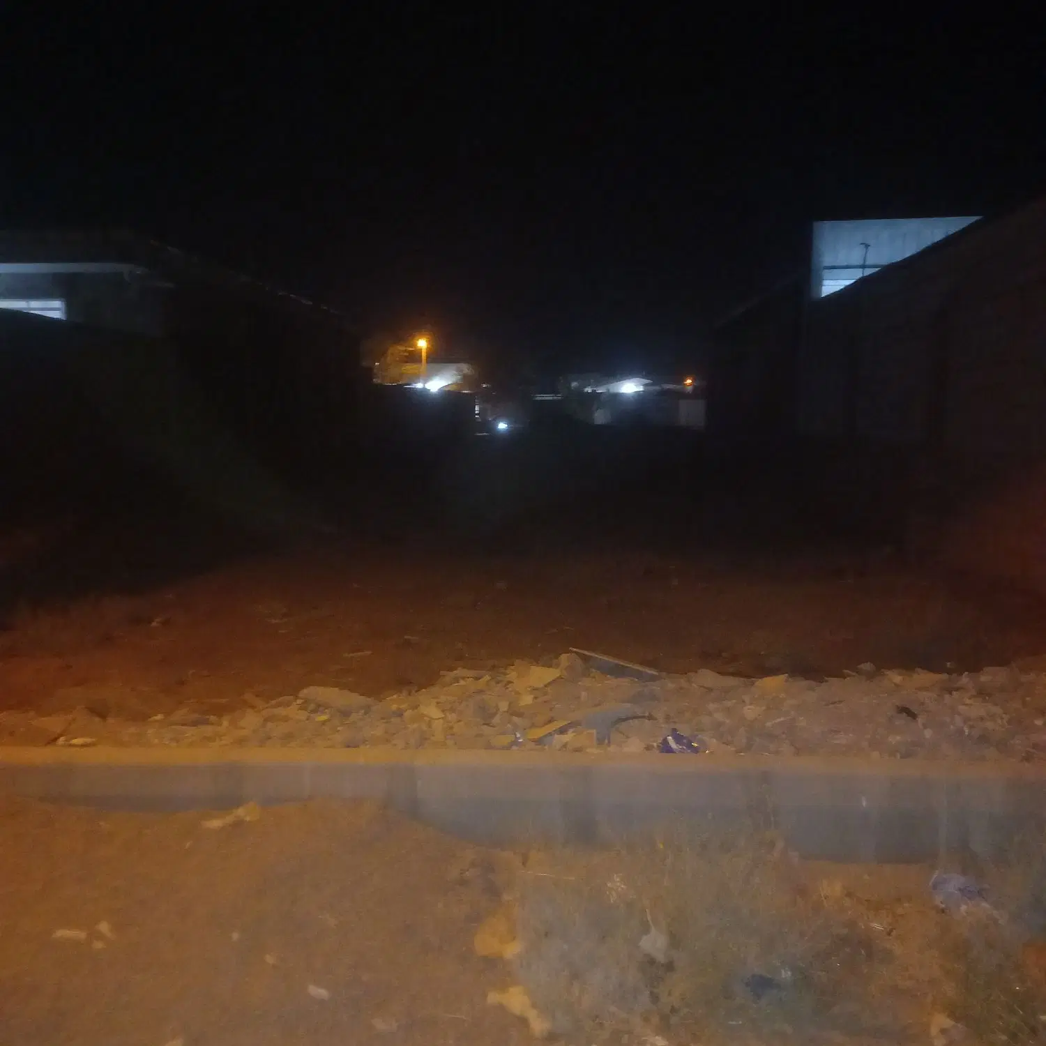 زمین فروشی