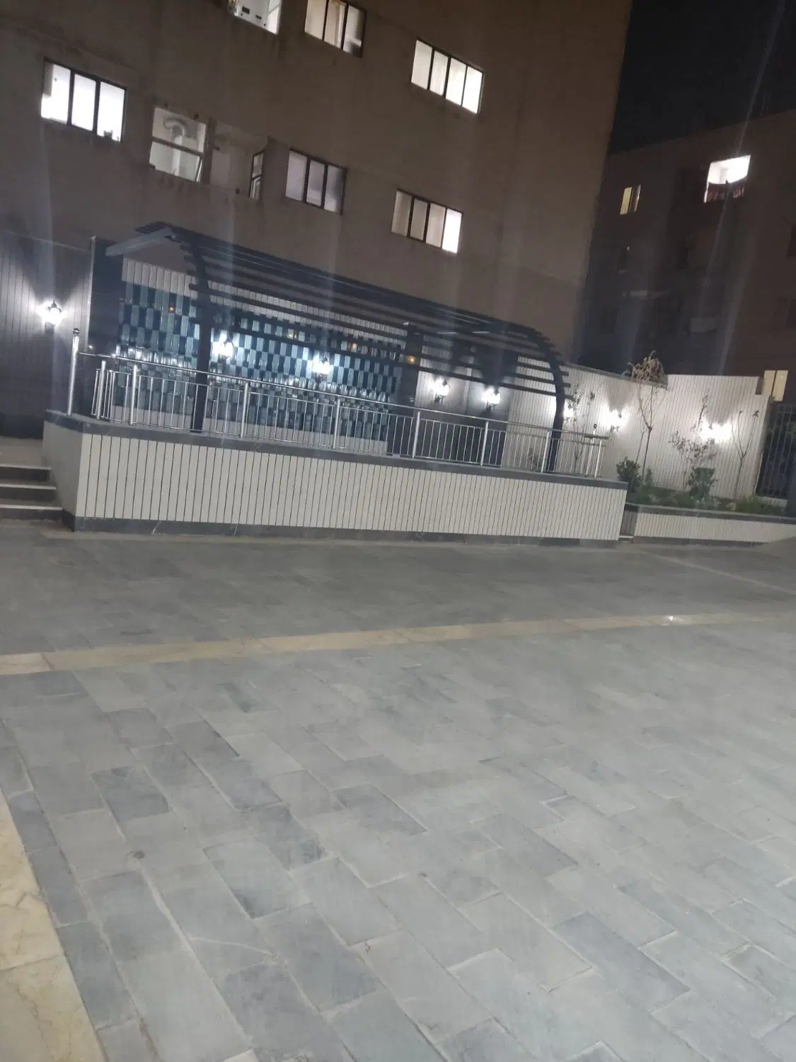 ۱۴۰ متر_ سه خواب نورگیر از کف  _سند آماده