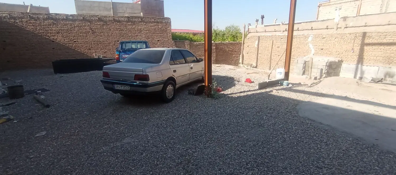 زمین خانه، مغازه، کارگاهی در اخمقیه
