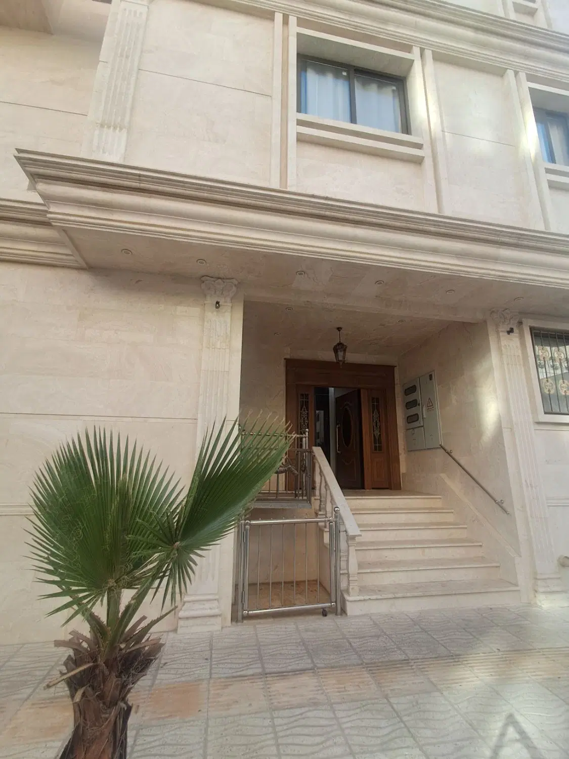 زرهی ۱۲۰ متر شیک و لوکس