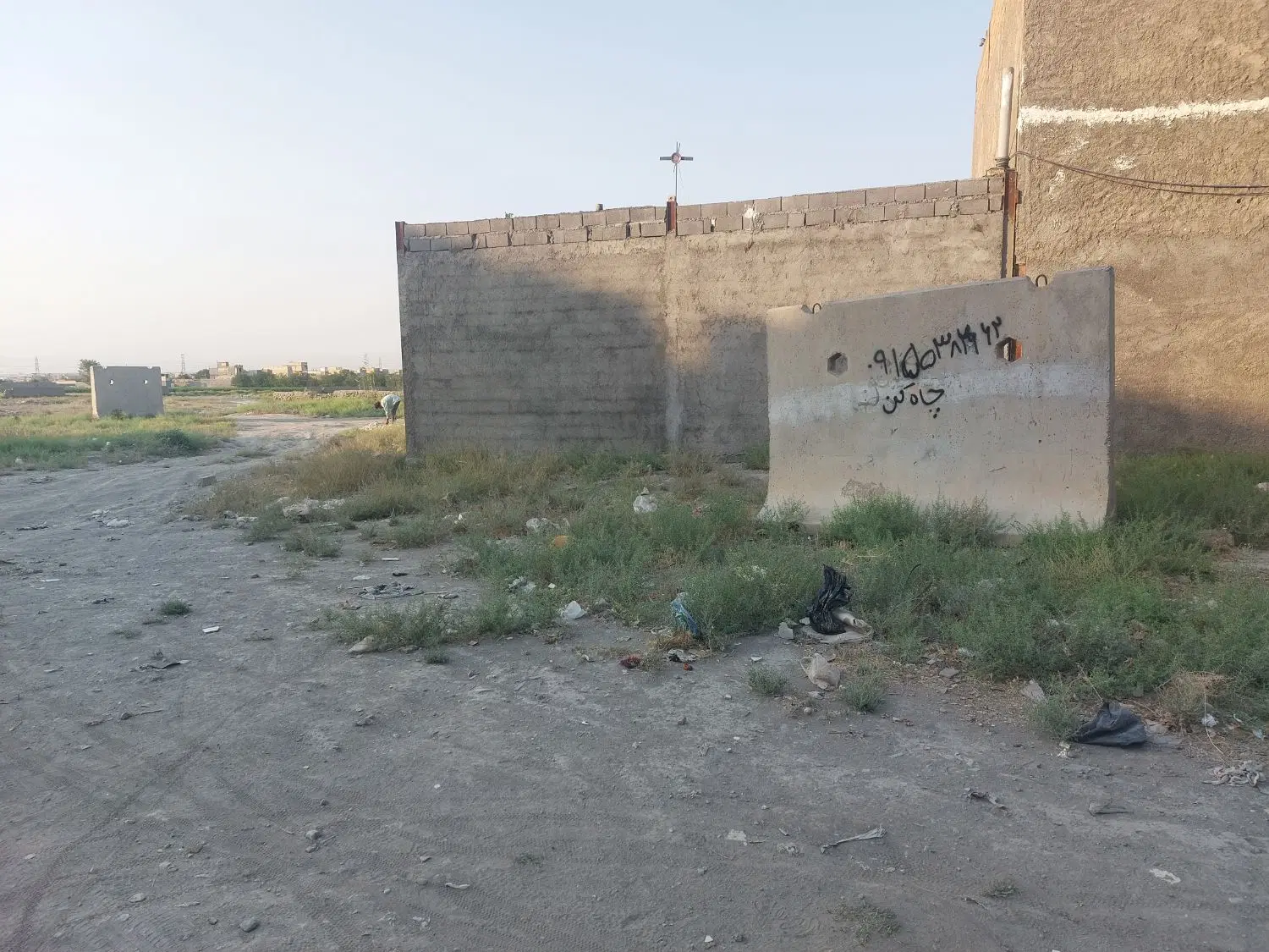 زمین سیس آباد