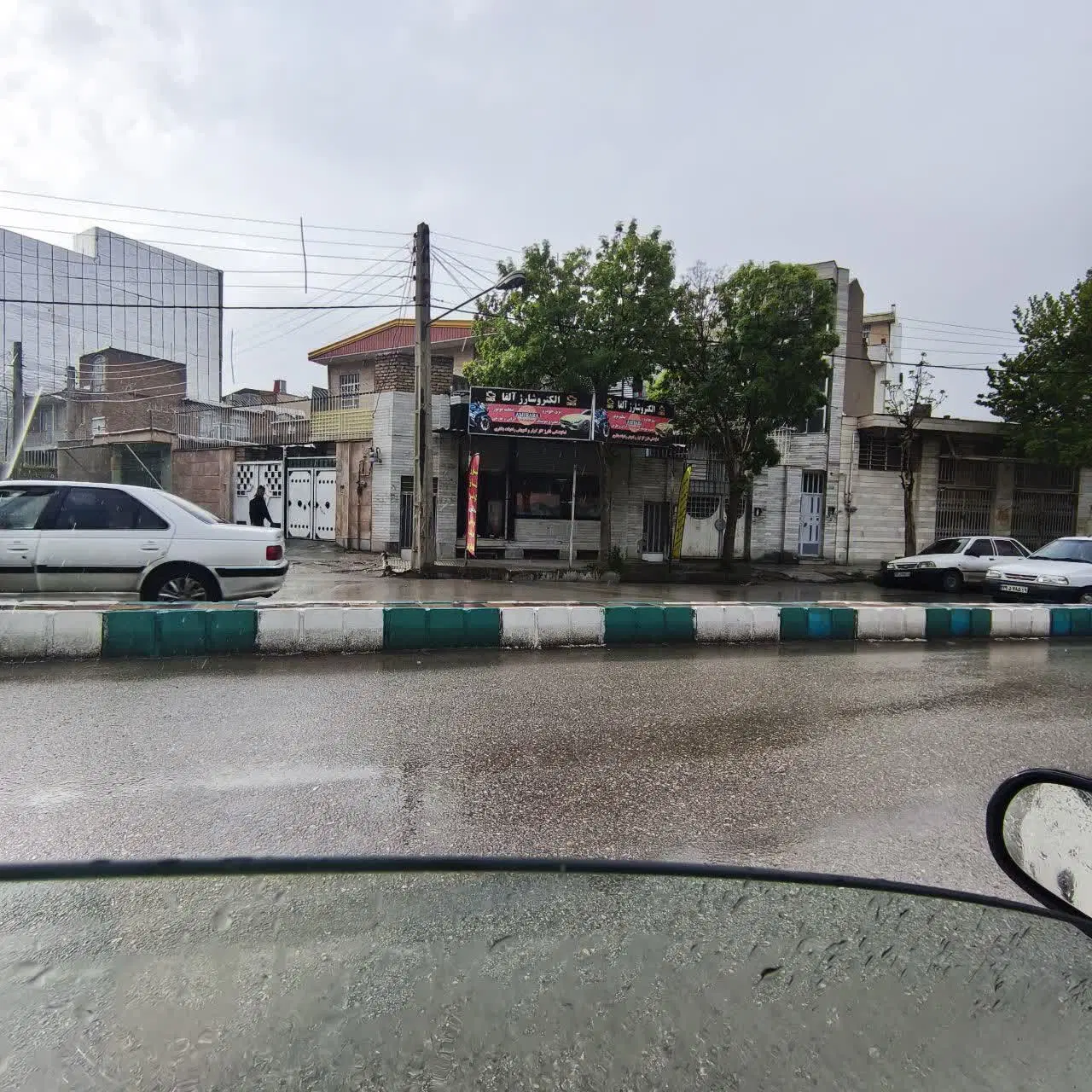 مغازه ۲۰ متر بر خیابان اصلی فرهنگیان فاز یک