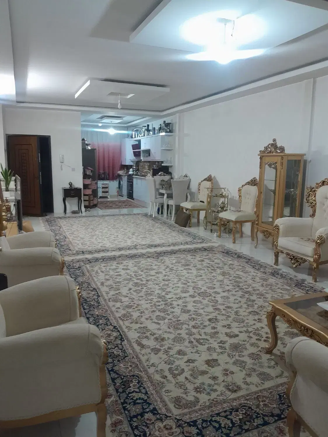 آپارتمان فروشی ۱۲۲ متری خوش نقشه و دلباز