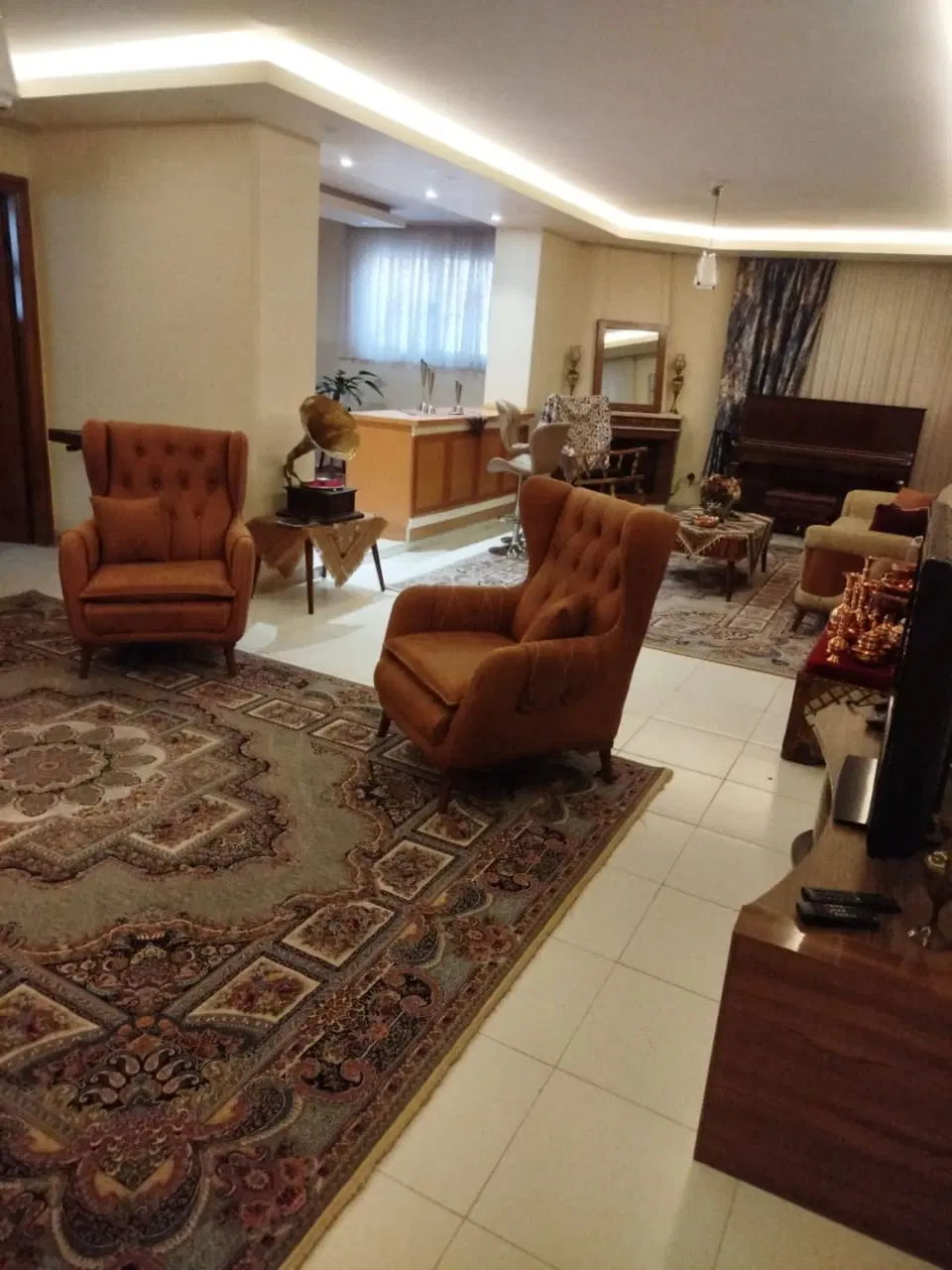 ۱۲۷متر،طبقه اول،۳خواب،شریعتی غربی
